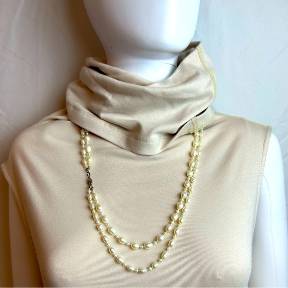 Vintage faux pearl double strand necklace. Please see photos for details. - Picture 5 of 5